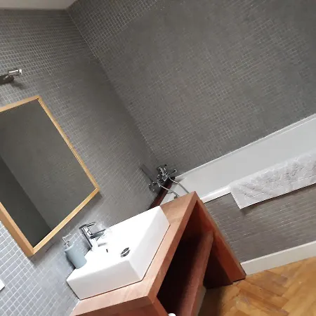 La Demeure De La Cite Bed & Breakfast *