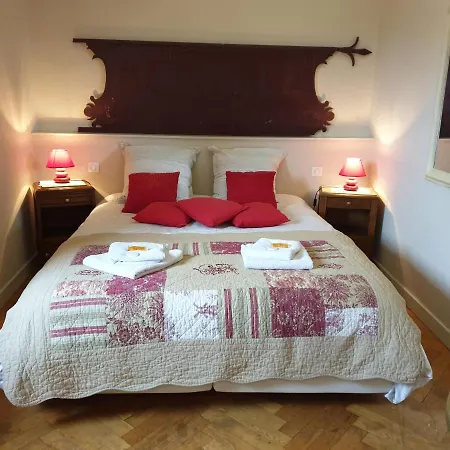 La Demeure De La Cite Bed & Breakfast *